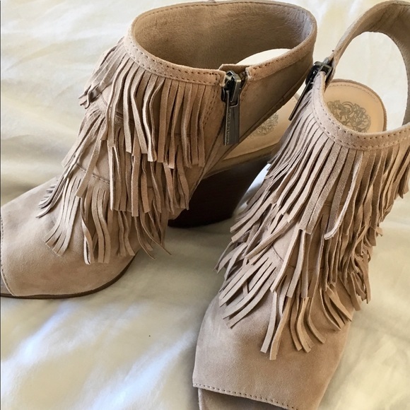 Vince Camuto Shoes - ⭐️Vince Camuto⭐️Peep toe Bootie Wedge Women’s 8